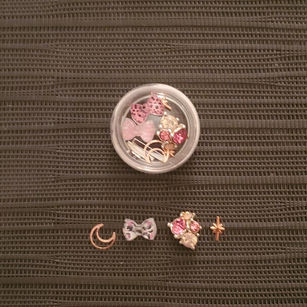Custom Nail Art: 3D Rhinestones & Charms Set - Picture 2 of 7
